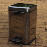 室內家用腳踏式不銹鋼垃圾桶圖片