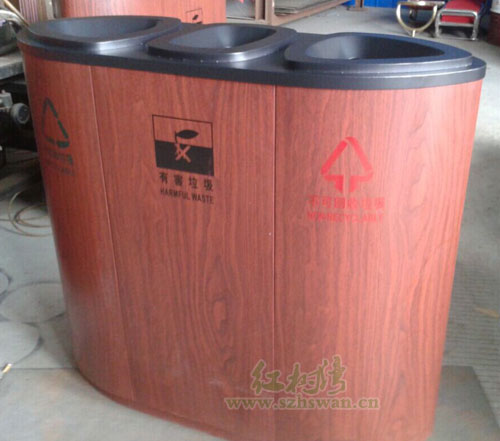 湖南農村垃圾桶當米桶環(huán)保意識需提升 湖南農村垃圾桶當米桶環(huán)保意識需提升