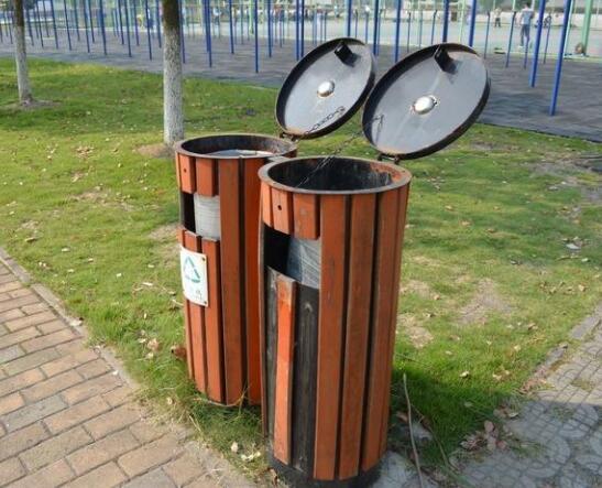 公園戶外垃圾桶
